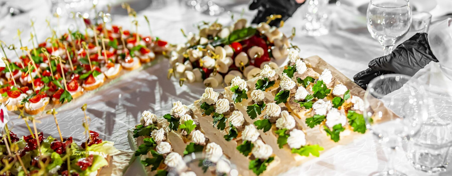 Things to Consider Before Booking a Private Party Catering Service