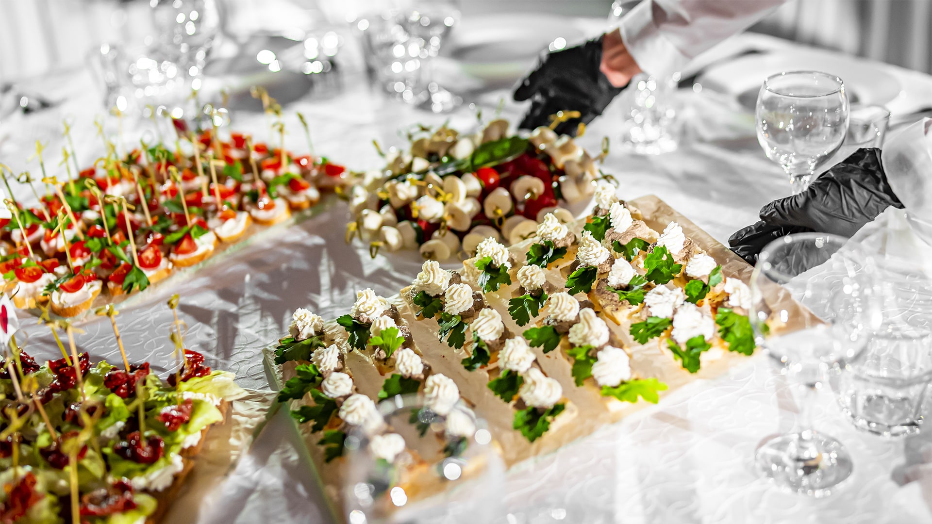 Things to Consider Before Booking a Private Party Catering Service